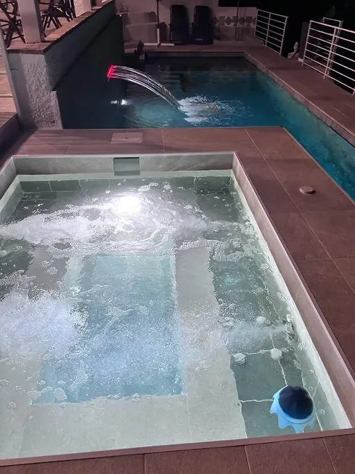 Magnifique Logement A Avec Vue Sur Mer Et Piscine, Jacuzzi, Chauffes, Chauffe Payant Benalmadena Apartment