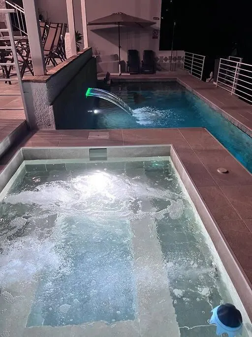 Apartment Magnifique Logement A Avec Vue Sur Mer Et Piscine, Jacuzzi, Chauffes, Chauffe Payant Benalmadena Spain