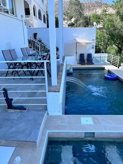 Apartment Magnifique Logement A Avec Vue Sur Mer Et Piscine, Jacuzzi, Chauffes, Chauffe Payant Benalmadena Spain